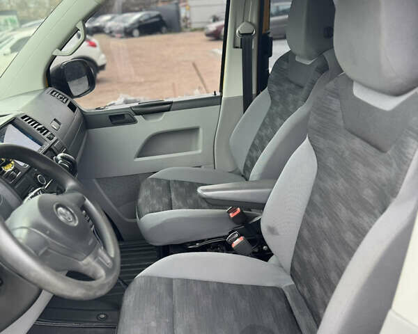 Желтый Фольксваген Transporter, объемом двигателя 1.97 л и пробегом 290 тыс. км за 15300 $, фото 6 на Automoto.ua