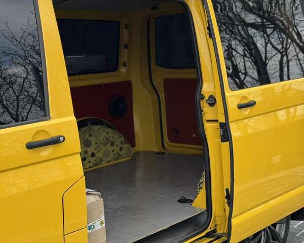 Желтый Фольксваген Transporter, объемом двигателя 1.97 л и пробегом 290 тыс. км за 15300 $, фото 2 на Automoto.ua