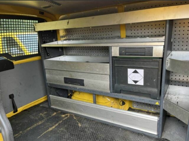 Жовтий Фольксваген Transporter, об'ємом двигуна 2 л та пробігом 278 тис. км за 5795 $, фото 5 на Automoto.ua