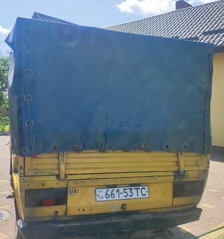 Желтый Фольксваген Transporter, объемом двигателя 1.6 л и пробегом 380 тыс. км за 900 $, фото 1 на Automoto.ua
