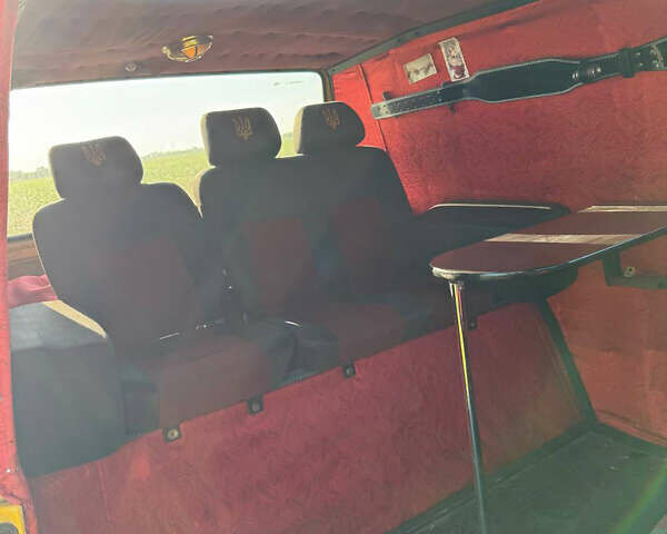 Жовтий Фольксваген Transporter, об'ємом двигуна 1.9 л та пробігом 499 тис. км за 1950 $, фото 13 на Automoto.ua