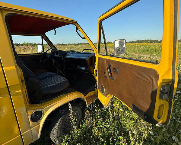Жовтий Фольксваген Transporter, об'ємом двигуна 1.9 л та пробігом 499 тис. км за 1950 $, фото 16 на Automoto.ua