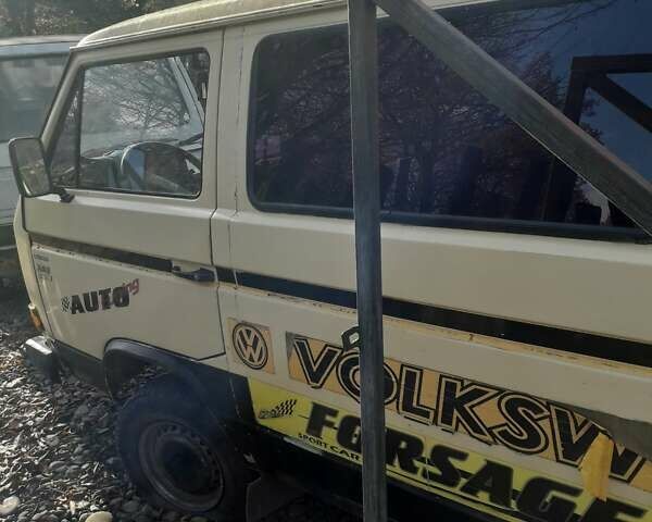 Желтый Фольксваген Transporter, объемом двигателя 1.9 л и пробегом 300 тыс. км за 2100 $, фото 3 на Automoto.ua