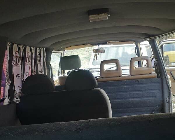 Желтый Фольксваген Transporter, объемом двигателя 1.9 л и пробегом 300 тыс. км за 2100 $, фото 9 на Automoto.ua