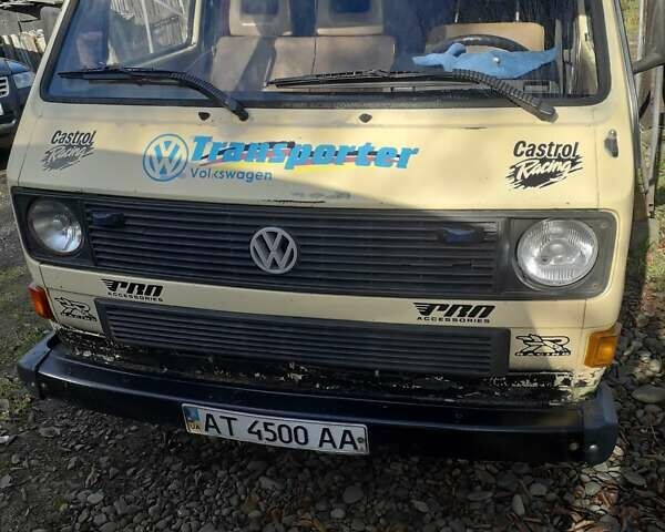 Желтый Фольксваген Transporter, объемом двигателя 1.9 л и пробегом 300 тыс. км за 2100 $, фото 2 на Automoto.ua