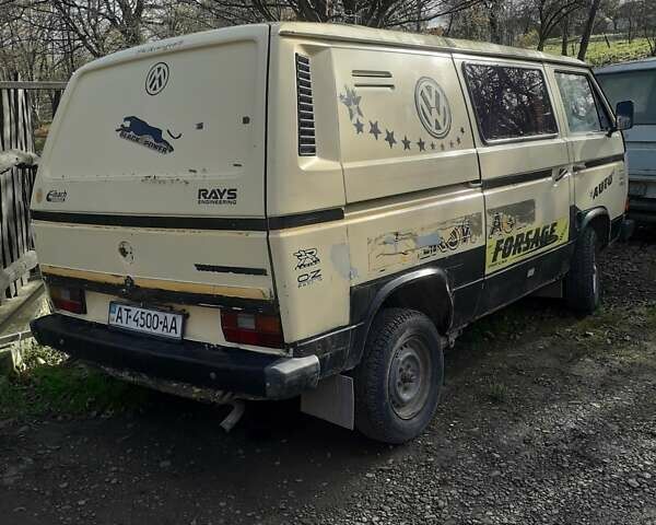 Желтый Фольксваген Transporter, объемом двигателя 1.9 л и пробегом 300 тыс. км за 2100 $, фото 4 на Automoto.ua