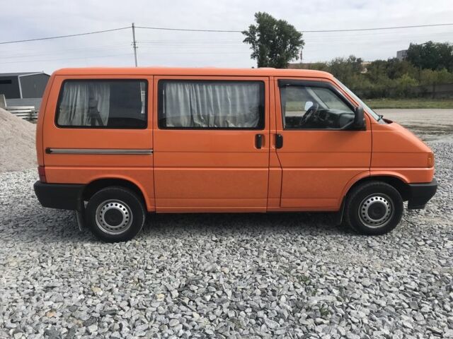 Желтый Фольксваген Transporter, объемом двигателя 2.4 л и пробегом 370 тыс. км за 8500 $, фото 1 на Automoto.ua