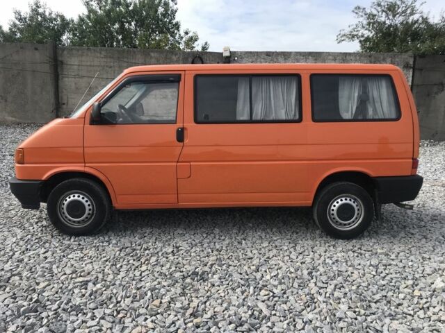 Желтый Фольксваген Transporter, объемом двигателя 2.4 л и пробегом 370 тыс. км за 8500 $, фото 2 на Automoto.ua