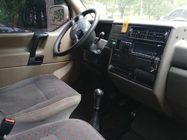 Жовтий Фольксваген Transporter, об'ємом двигуна 1.9 л та пробігом 3 тис. км за 3000 $, фото 6 на Automoto.ua