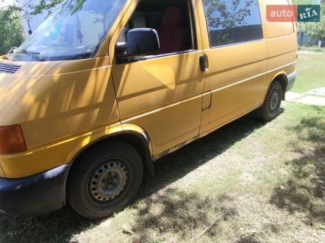 Желтый Фольксваген Transporter, объемом двигателя 1.9 л и пробегом 350 тыс. км за 3500 $, фото 2 на Automoto.ua