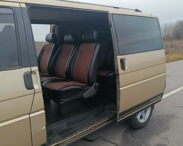 Желтый Фольксваген Transporter, объемом двигателя 2.38 л и пробегом 350 тыс. км за 7000 $, фото 6 на Automoto.ua