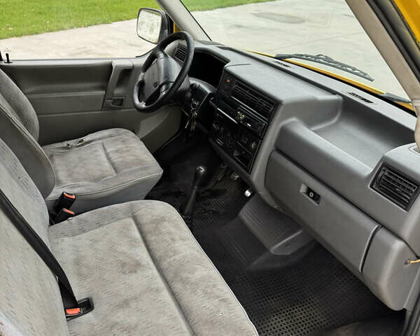 Жовтий Фольксваген Transporter, об'ємом двигуна 1.9 л та пробігом 397 тис. км за 3850 $, фото 11 на Automoto.ua