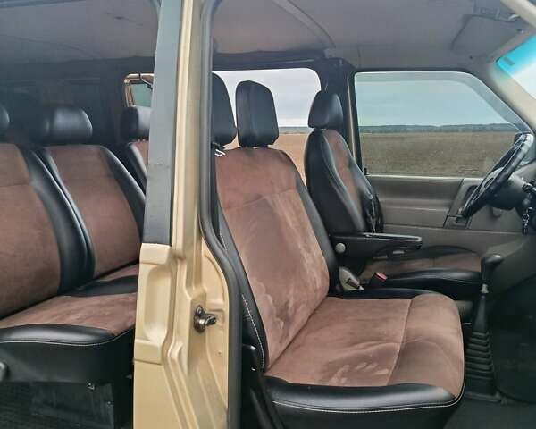 Желтый Фольксваген Transporter, объемом двигателя 2.38 л и пробегом 350 тыс. км за 7000 $, фото 3 на Automoto.ua