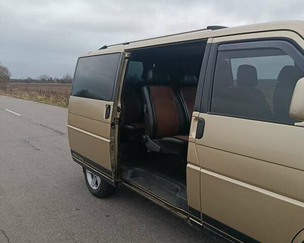 Желтый Фольксваген Transporter, объемом двигателя 2.38 л и пробегом 350 тыс. км за 7000 $, фото 5 на Automoto.ua