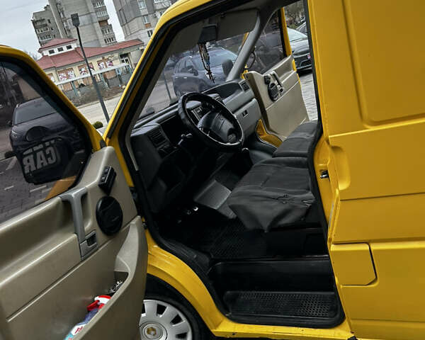 Желтый Фольксваген Transporter, объемом двигателя 1.9 л и пробегом 286 тыс. км за 4000 $, фото 20 на Automoto.ua