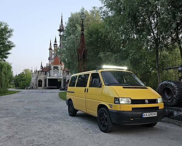 Желтый Фольксваген Transporter, объемом двигателя 1.9 л и пробегом 265 тыс. км за 5300 $, фото 1 на Automoto.ua
