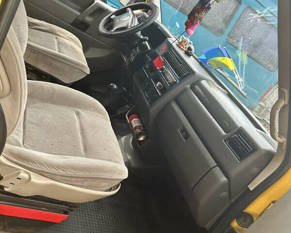 Желтый Фольксваген Transporter, объемом двигателя 1.9 л и пробегом 320 тыс. км за 5300 $, фото 7 на Automoto.ua
