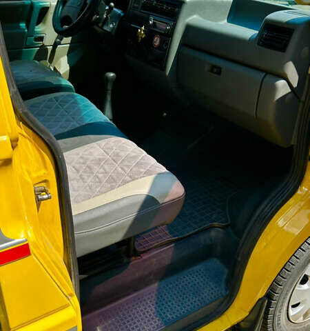 Жовтий Фольксваген Transporter, об'ємом двигуна 1.9 л та пробігом 409 тис. км за 5000 $, фото 6 на Automoto.ua