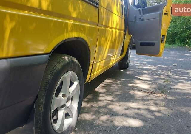 Желтый Фольксваген Transporter, объемом двигателя 0 л и пробегом 312 тыс. км за 5600 $, фото 14 на Automoto.ua