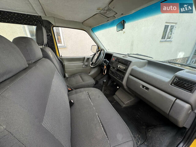 Желтый Фольксваген Transporter, объемом двигателя 1.9 л и пробегом 297 тыс. км за 4500 $, фото 11 на Automoto.ua