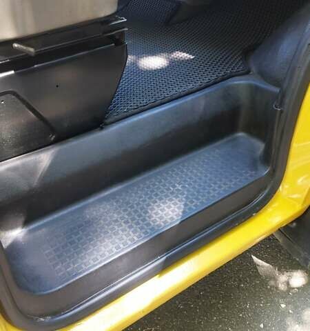 Желтый Фольксваген Transporter, объемом двигателя 0 л и пробегом 312 тыс. км за 5600 $, фото 6 на Automoto.ua