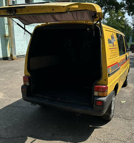 Жовтий Фольксваген Transporter, об'ємом двигуна 1.9 л та пробігом 409 тис. км за 5000 $, фото 2 на Automoto.ua
