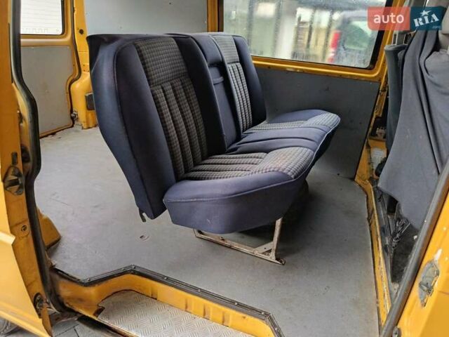 Желтый Фольксваген Transporter, объемом двигателя 2.46 л и пробегом 300 тыс. км за 3950 $, фото 10 на Automoto.ua