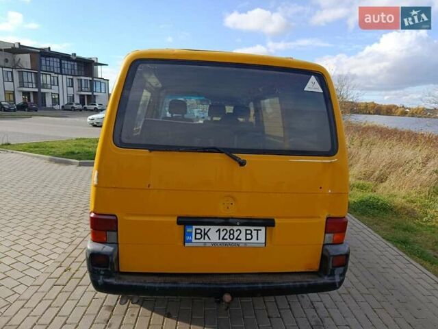 Желтый Фольксваген Transporter, объемом двигателя 2.46 л и пробегом 300 тыс. км за 3950 $, фото 3 на Automoto.ua