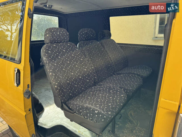 Желтый Фольксваген Transporter, объемом двигателя 1.9 л и пробегом 297 тыс. км за 4500 $, фото 9 на Automoto.ua