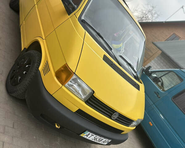 Желтый Фольксваген Transporter, объемом двигателя 1.9 л и пробегом 320 тыс. км за 5300 $, фото 4 на Automoto.ua