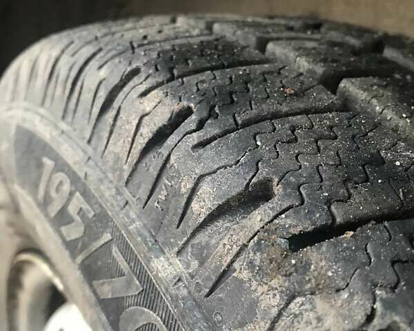 Желтый Фольксваген Transporter, объемом двигателя 1.9 л и пробегом 347 тыс. км за 5500 $, фото 7 на Automoto.ua