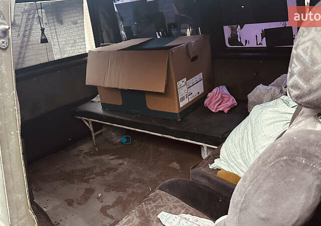 Желтый Фольксваген Transporter, объемом двигателя 2.4 л и пробегом 300 тыс. км за 3650 $, фото 4 на Automoto.ua