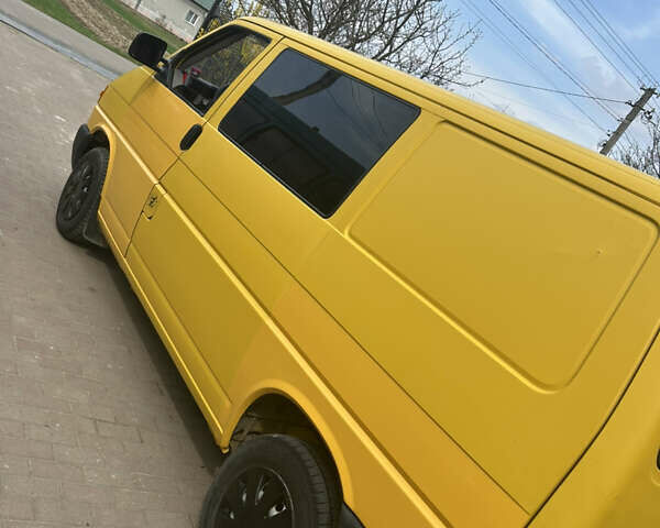 Желтый Фольксваген Transporter, объемом двигателя 1.9 л и пробегом 320 тыс. км за 5300 $, фото 10 на Automoto.ua