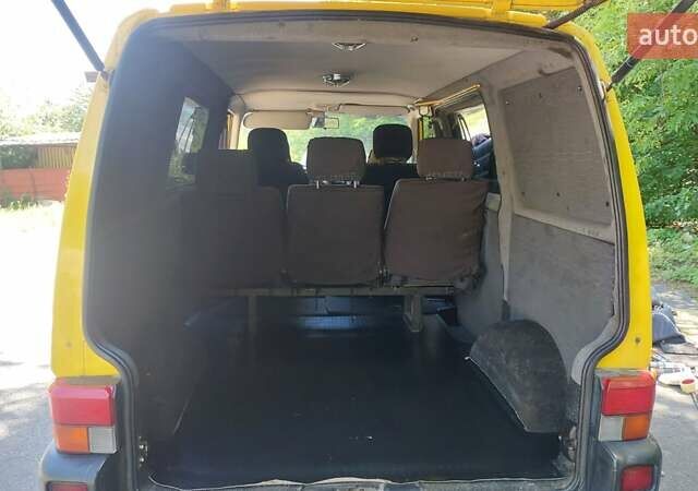 Желтый Фольксваген Transporter, объемом двигателя 0 л и пробегом 312 тыс. км за 5600 $, фото 5 на Automoto.ua