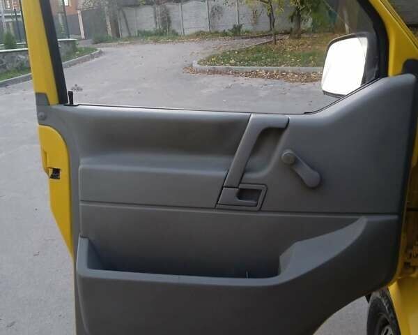 Жовтий Фольксваген Transporter, об'ємом двигуна 1.9 л та пробігом 307 тис. км за 5700 $, фото 12 на Automoto.ua