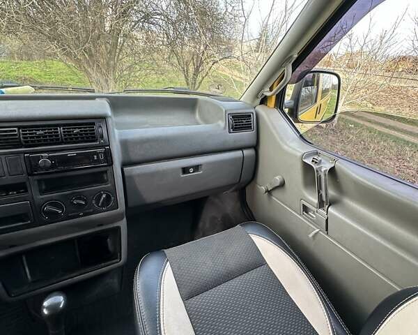 Жовтий Фольксваген Transporter, об'ємом двигуна 1.9 л та пробігом 269 тис. км за 5800 $, фото 8 на Automoto.ua