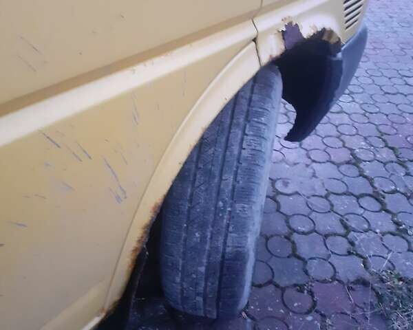 Желтый Фольксваген Transporter, объемом двигателя 1.9 л и пробегом 288 тыс. км за 4200 $, фото 1 на Automoto.ua