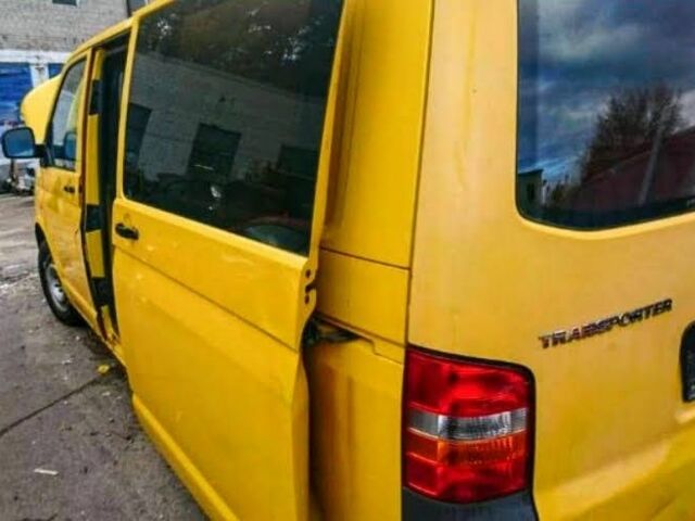 Желтый Фольксваген Transporter, объемом двигателя 2 л и пробегом 250 тыс. км за 850 $, фото 1 на Automoto.ua