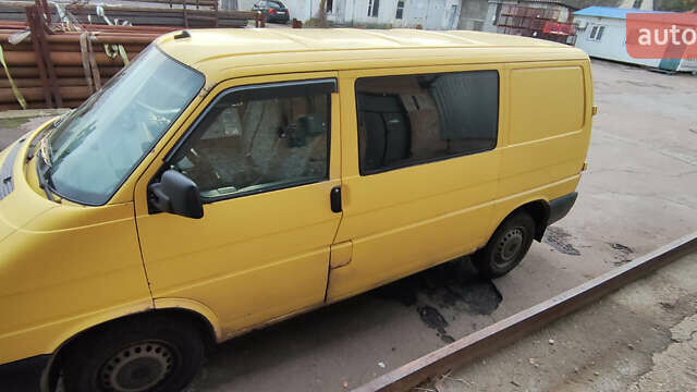 Желтый Фольксваген Transporter, объемом двигателя 2.5 л и пробегом 463 тыс. км за 5600 $, фото 2 на Automoto.ua
