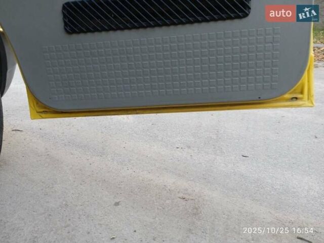 Жовтий Фольксваген Transporter, об'ємом двигуна 1.9 л та пробігом 307 тис. км за 5700 $, фото 16 на Automoto.ua