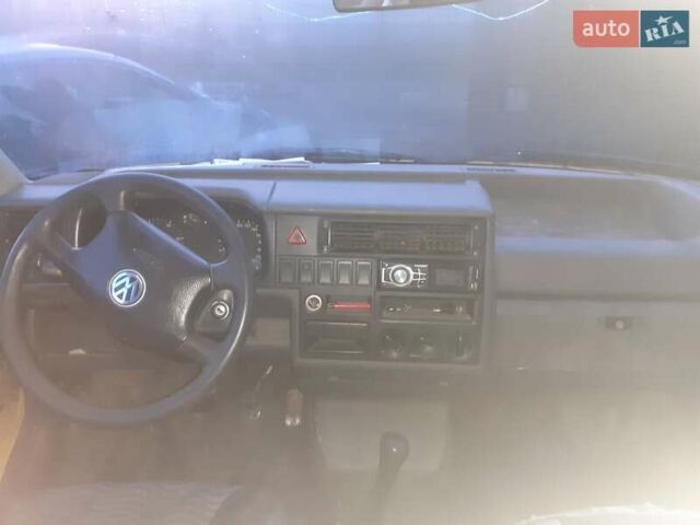 Желтый Фольксваген Transporter, объемом двигателя 1.9 л и пробегом 288 тыс. км за 4200 $, фото 2 на Automoto.ua