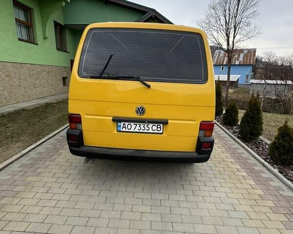 Желтый Фольксваген Transporter, объемом двигателя 1.9 л и пробегом 260 тыс. км за 5800 $, фото 2 на Automoto.ua