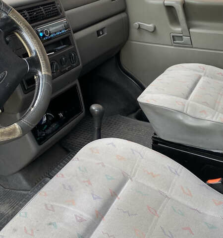 Желтый Фольксваген Transporter, объемом двигателя 1.9 л и пробегом 181 тыс. км за 6400 $, фото 3 на Automoto.ua