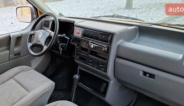 Желтый Фольксваген Transporter, объемом двигателя 2.5 л и пробегом 370 тыс. км за 5900 $, фото 19 на Automoto.ua