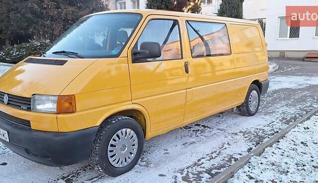 Желтый Фольксваген Transporter, объемом двигателя 2.5 л и пробегом 370 тыс. км за 5900 $, фото 1 на Automoto.ua