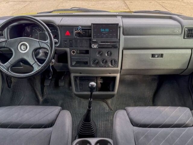 Желтый Фольксваген Transporter, объемом двигателя 2.5 л и пробегом 235 тыс. км за 2850 $, фото 5 на Automoto.ua