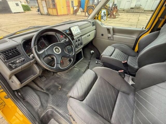 Желтый Фольксваген Transporter, объемом двигателя 2.5 л и пробегом 235 тыс. км за 2850 $, фото 7 на Automoto.ua