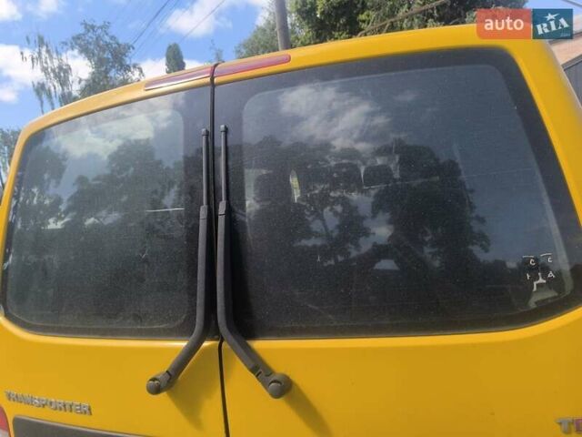 Жовтий Фольксваген Transporter, об'ємом двигуна 2.5 л та пробігом 270 тис. км за 5500 $, фото 2 на Automoto.ua