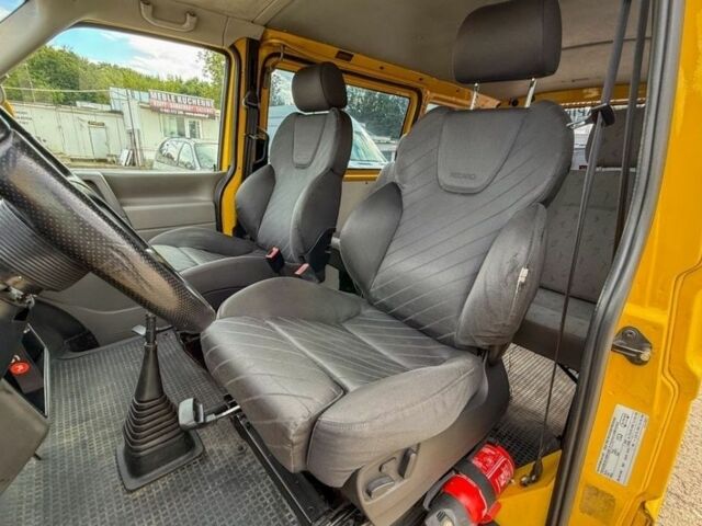 Желтый Фольксваген Transporter, объемом двигателя 2.5 л и пробегом 235 тыс. км за 2850 $, фото 4 на Automoto.ua