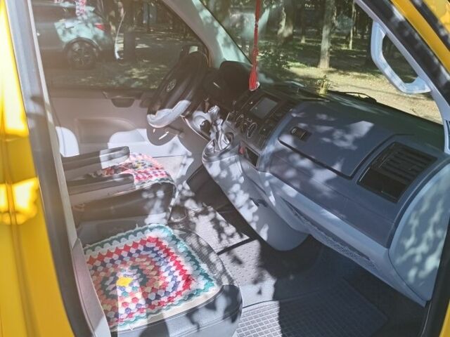 Желтый Фольксваген Transporter, объемом двигателя 1.9 л и пробегом 372 тыс. км за 7500 $, фото 6 на Automoto.ua